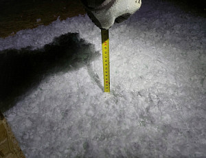 Zateplení stropu staršího rodinného domu pomocí foukané izolace